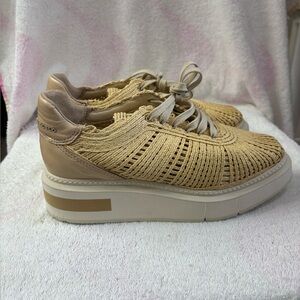 MANUEL BARCELÓ WOMAN  BIEGE / TAN NATURAL RAFFIA, SOFT LEATHER SZ 38 / US 8